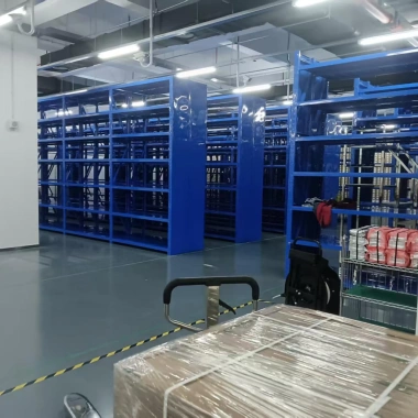 Kệ kho hàng sắt 4 tầng siêu thị chịu 200kg/tầng, lắp đặt 5 phút, giá 1,300,000₫ 9 Kệ kho hàng sắt 4 tầng siêu thị chịu 200kg/tầng, lắp đặt 5 phút, giá 1,300,000₫ 9
