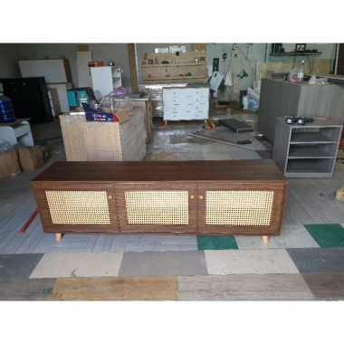 Kệ tivi cửa đan mây D1.8m - Thiết kế hiện đại, chịu tải cao, giảm giá 3.450.000đ Kệ tivi cửa đan mây D1.8m - Thiết kế hiện đại, chịu tải cao, giảm giá 3.450.000đ