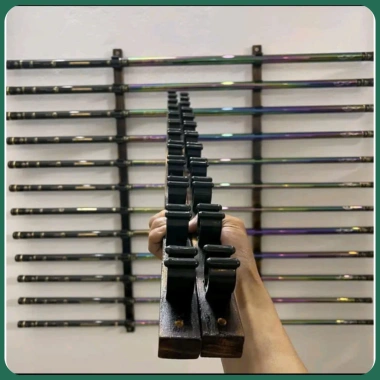 Kệ treo cần câu gỗ 12 móc – Tiết kiệm, chắc chắn, giá ưu đãi 270.000đ