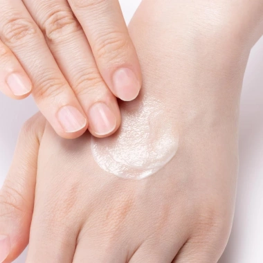 Kem cấp ẩm da tay Kosé CoenRich Q10+ Extra Guard Moist Shield 80g: Dưỡng sâu, bảo vệ lâu, giá chỉ 139k