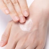 Kem cấp ẩm dưỡng trắng da tay Kosé CoenRich Q10 Whitening 80g - Giá 139.000đ 3
