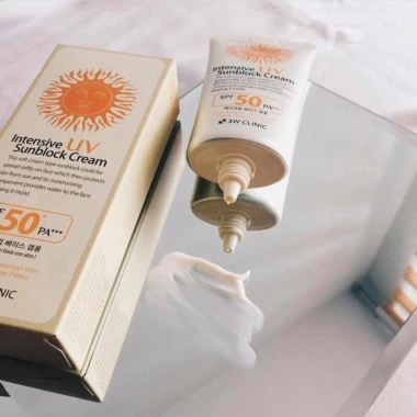 Kem Chống Nắng 3W Clinic Intensive UV 70ml - SPF cao, dưỡng ẩm, chỉ 83.000đ 4 Kem Chống Nắng 3W Clinic Intensive UV 70ml - SPF cao, dưỡng ẩm, chỉ 83.000đ 4