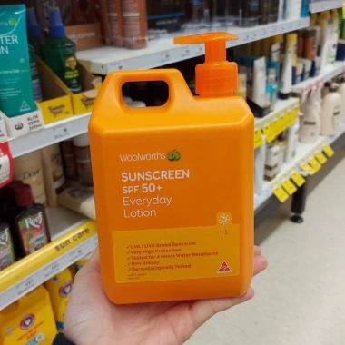 Kem chống nắng body toàn thân Woolworths Everyday SPF 50+ 1l Giá ưu đãi 572.000 VND