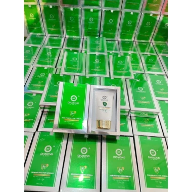 Kem chống nắng Diamond Lady SPF50++ 50g - Nâng tông, kiềm dầu, ngăn lão hóa - 232k