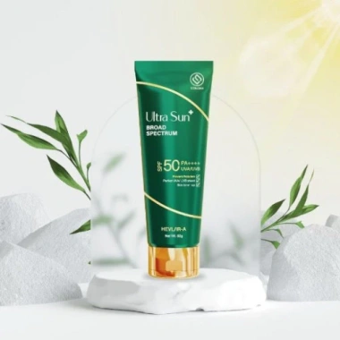 Kem chống nắng Lurcinn Ultrasun Plus SPF 50+ 60g, rau má nâng tông nhẹ, chỉ 600.000đ 7