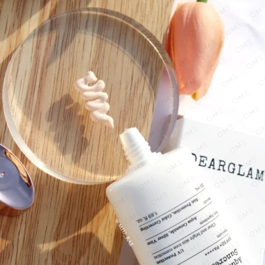 Kem Chống Nắng Nâng Tone DEARGLAM Aqua Tone Up SPF50+ PA++++ 50ml Giá 390.000đ