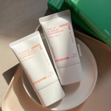 Kem chống nắng nâng tông kiềm dầu innisfree No Sebum SPF 50+ PA++++ 60ml - 298.000₫ 4 Kem chống nắng nâng tông kiềm dầu innisfree No Sebum SPF 50+ PA++++ 60ml - 298.000₫ 4