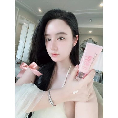 Kem chống nắng Rose de Seoul Kiềm Dầu Dưỡng Trắng 2.027TK1: Giá 480.000đ, giảm 115.200đ