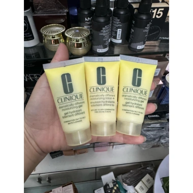 Kem dưỡng ẩm cân bằng Clinique Dramatically Different 30ml - Giá chỉ 123.200 VND