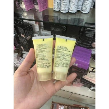 Kem dưỡng ẩm cân bằng Clinique Dramatically Different 30ml - Giá chỉ 123.200 VND