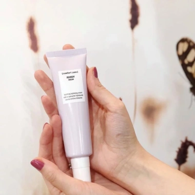 Kem Dưỡng Ẩm Comfort Zone Remedy Cream 60ml - Dành cho da nhạy cảm, làm dịu, phục hồi, giảm giá 1.350.000 VND 6 Kem Dưỡng Ẩm Comfort Zone Remedy Cream 60ml - Dành cho da nhạy cảm, làm dịu, phục hồi, giảm giá 1.350.000 VND 6