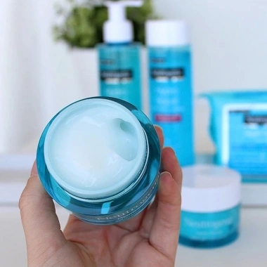 Kem Dưỡng Ẩm Neutrogena Water Gel 50g – Dưỡng ẩm sâu, da mịn, Giá chỉ 370.000đ (giảm từ 481.000đ)
