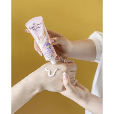 Kem Dưỡng Da Tay Lụa Silky Hand 80ml - Dưỡng Ẩm, Bảo Vệ và Mềm Mại, Mẫu Mới Giá Ưu Đãi 43.000 VND