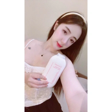 Kem Dưỡng Thể Whisis Whitening Body Lotion 300ml Mẫu Mới Giá Ưu Đãi 265.000đ