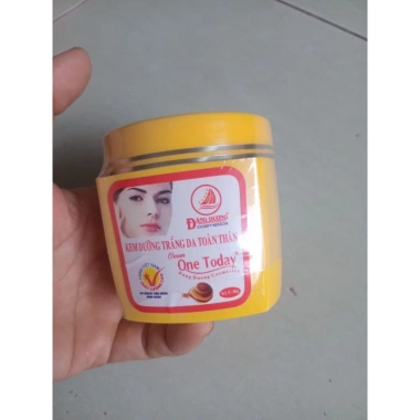 Kem dưỡng trắng sáng da toàn thân One Today 200g - Dưỡng ẩm, làm trắng nhanh, giảm thâm, giá ưu đãi 72.000₫ 2 Kem dưỡng trắng sáng da toàn thân One Today 200g - Dưỡng ẩm, làm trắng nhanh, giảm thâm, giá ưu đãi 72.000₫ 2