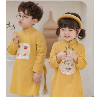 Kèm Quần Áo Dài Tết Bé Trai Bé Gái - Vải Mềm Mịn, Thêu Xinh, Quần Lụa Giá 167.5k 3 Kèm Quần Áo Dài Tết Bé Trai Bé Gái - Vải Mềm Mịn, Thêu Xinh, Quần Lụa Giá 167.5k 3