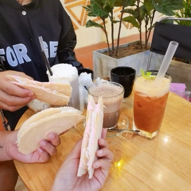Kẹo chỉ tơ hồng 10 cặp làm sẵn không kèm dừa - Giá ưu đãi 62.900 VNĐ, món ngon tuổi thơ