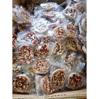 Kẹo chuối cuộn bánh tráng Đặc sản Bến Tre - Giá ưu đãi 75.000đ, thơm ngon, giòn tan, quà tặng