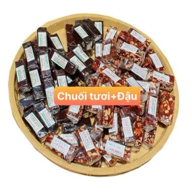 Kẹo chuối tươi 1kg Mix 2 vị Đậu Mè và Chuối thơm ngon - Đặc sản Bến Tre, giá ưu đãi 55.000đ Kẹo chuối tươi 1kg Mix 2 vị Đậu Mè và Chuối thơm ngon - Đặc sản Bến Tre, giá ưu đãi 55.000đ