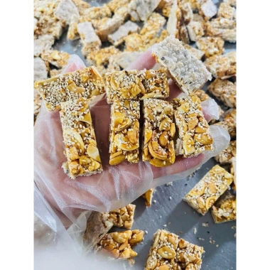 Kẹo hạt điều mè thơm - Đặc sản Bình Phước, giảm 20% chỉ 125k The Cashew Boutique