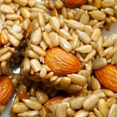 Kẹo Hướng Dương Hạnh Nhân 500gr Giòn Bùi Ngọt Thanh Giá Ưu Đãi 47.500 VND