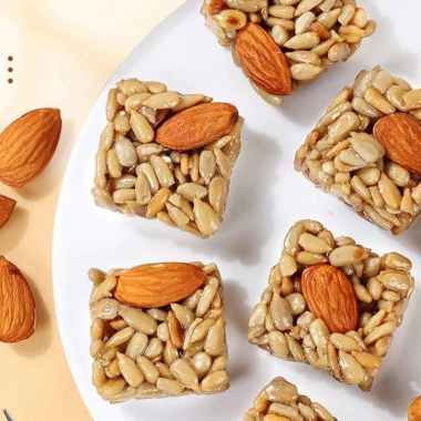 Kẹo Hướng Dương Hạnh Nhân 500gr Giòn Bùi Ngọt Thanh Giá Ưu Đãi 47.500 VND