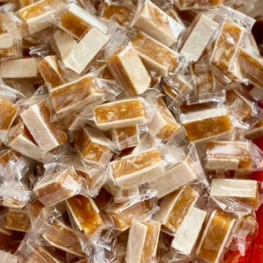 Kẹo khóm dừa non cuộn bánh phồng 500g Đặc sản miền Tây giảm còn 120.000 VND
