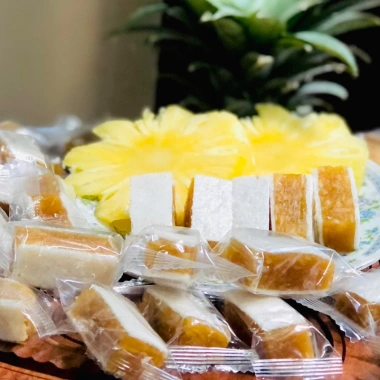 Kẹo khóm dừa non cuộn bánh phồng 500g Đặc sản miền Tây giảm còn 120.000 VND