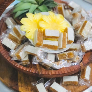 Kẹo khóm dừa non cuộn bánh phồng 500g Đặc sản miền Tây giảm còn 120.000 VND