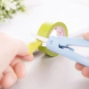 Kéo mini đa năng bỏ túi Deli thu gọn, an toàn, màu pastel, lưỡi cacbon không gỉ 13