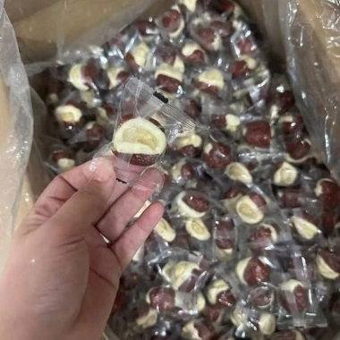 Kẹo táo đỏ kẹp sữa lạc đà 500g nhân hạt điều - mềm dẻo, béo ngậy, ăn vặt, quà, chỉ 32.000 VND