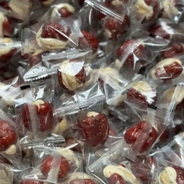 Kẹo táo đỏ kẹp sữa lạc đà 500g nhân hạt điều - mềm dẻo, béo ngậy, ăn vặt, quà, chỉ 32.000 VND