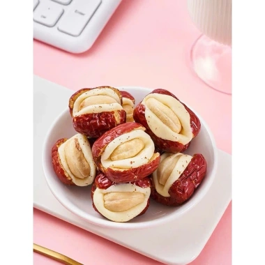 Kẹo Táo Đỏ Kẹp Sữa Lạc Đà Mix Hạt Điều 300gr Ăn Vặt Deku giảm còn 60.300đ