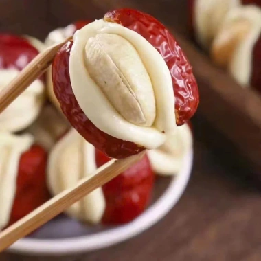 Kẹo Táo Đỏ Kẹp Sữa Lạc Đà Nhân Hạt Điều – Siêu Ngon, Giá 75.000₫ 8