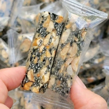 Kẹo Thèo Lèo Mè Đen Nước Dừa Lá Dứa 500-1.000gr Mix 3 Vị Ít Ngọt Béo Giòn 99.000đ 5