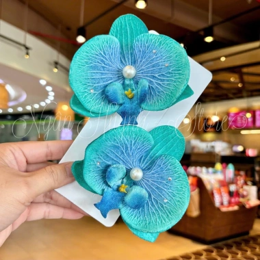 Kẹp Hoa Cài Tóc Hoa Lan Cánh Lụa Nhung Mềm Đính Đá – Giá ưu đãi 42.000₫