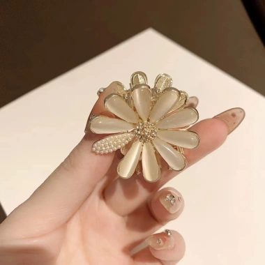 Kẹp Tóc Cao Cấp Hàn Quốc Hoa Cúc Nhỏ Nữ - Búi Cao Thời Trang, Chống Trượt, Giá 135k 6 Kẹp Tóc Cao Cấp Hàn Quốc Hoa Cúc Nhỏ Nữ - Búi Cao Thời Trang, Chống Trượt, Giá 135k 6