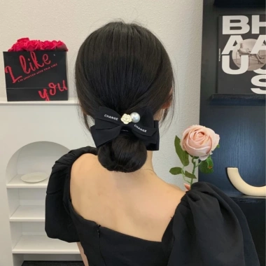 Kẹp tóc đen hình nơ đính hoa trà trắng thời trang cho nữ - Giá ưu đãi 41.450₫