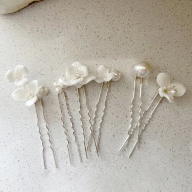 Kẹp tóc handmade 6 chiếc chữ U ngọc trai và hoa gốm - Phù hợp tiệc cưới lễ hội, giá ưu đãi 138.780 VND 5 Kẹp tóc handmade 6 chiếc chữ U ngọc trai và hoa gốm - Phù hợp tiệc cưới lễ hội, giá ưu đãi 138.780 VND 5