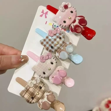 Kẹp tóc Hello Kitty có Bangs - Phụ kiện trán dễ thương, giá ưu đãi 22.680₫ Kẹp tóc Hello Kitty có Bangs - Phụ kiện trán dễ thương, giá ưu đãi 22.680₫