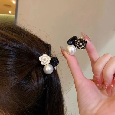 Kẹp tóc hoa trà xinh xắn 2 chiếc - Giá chỉ 19.500đ, phù hợp tóc mái 9 Kẹp tóc hoa trà xinh xắn 2 chiếc - Giá chỉ 19.500đ, phù hợp tóc mái 9