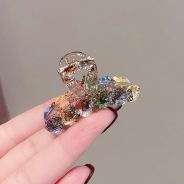 Kẹp tóc Influencer thời trang màu nâu pha lê ánh sáng sang trọng, đầu lưng cao cấp xuân hè 3 Kẹp tóc Influencer thời trang màu nâu pha lê ánh sáng sang trọng, đầu lưng cao cấp xuân hè 3