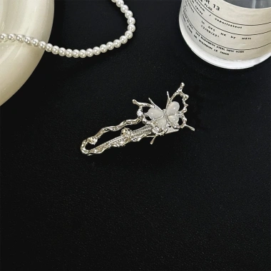 Kẹp Tóc Kim Loại Cạnh Bươm Lắp Lành Dễ Dùng - Phối Đa Outfit Giá 22.500đ