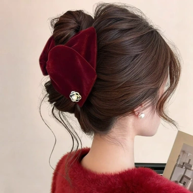 Kẹp tóc nhung tam giác camellia, đuôi ngựa – phụ kiện thời trang, giá 35.350₫