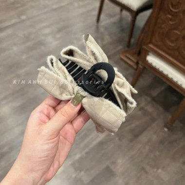 Kẹp tóc nơ màu be chất lượng cao, xương kẹp chắn chắn, form nơ đẹp, giá 125.000₫