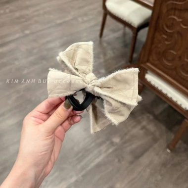Kẹp tóc nơ màu be chất lượng cao, xương kẹp chắn chắn, form nơ đẹp, giá 125.000₫