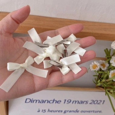 Kẹp tóc nơ nhỏ cho nữ, cô gái – Dây ruy băng sang trọng, phù hợp đám cưới, 33.480₫