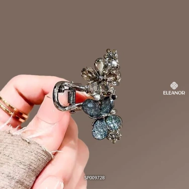 Kẹp tóc nữ càng cua Eleanor Accessories hồ điệp hoa đính đá phụ kiện tóc mái 50.800₫