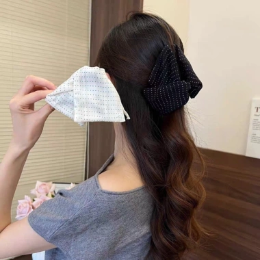 Kẹp tóc tam giác chấm bi vải - Đuôi ngựa cao lãng mạn, giảm giá, chỉ 39.600₫