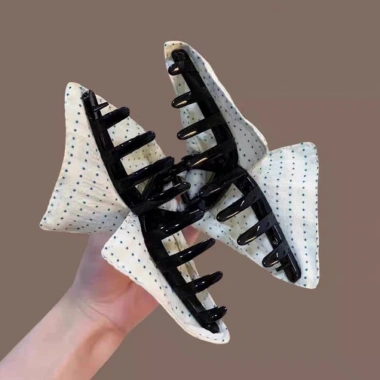 Kẹp tóc tam giác chấm bi vải - Đuôi ngựa cao lãng mạn, giảm giá, chỉ 39.600₫